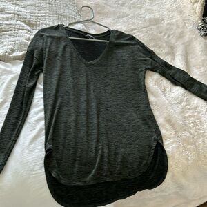 V neck long sleeve shirt